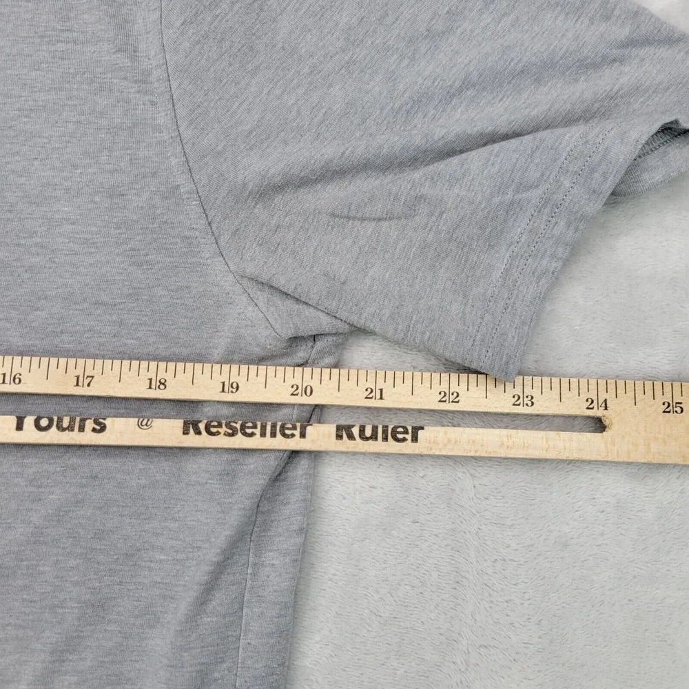 Under Armour Shirt Mens Small Grey Crew Golf Heatgear Loose Base UA BaseAdult *
